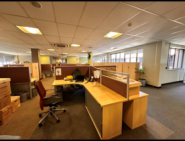 7,410M² OFFICE TO LET IN PARKTOWN